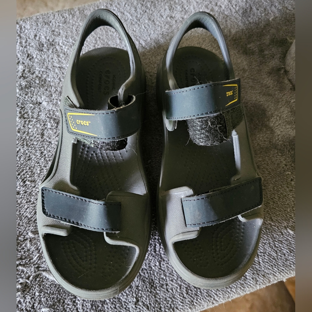 youth croc sandles